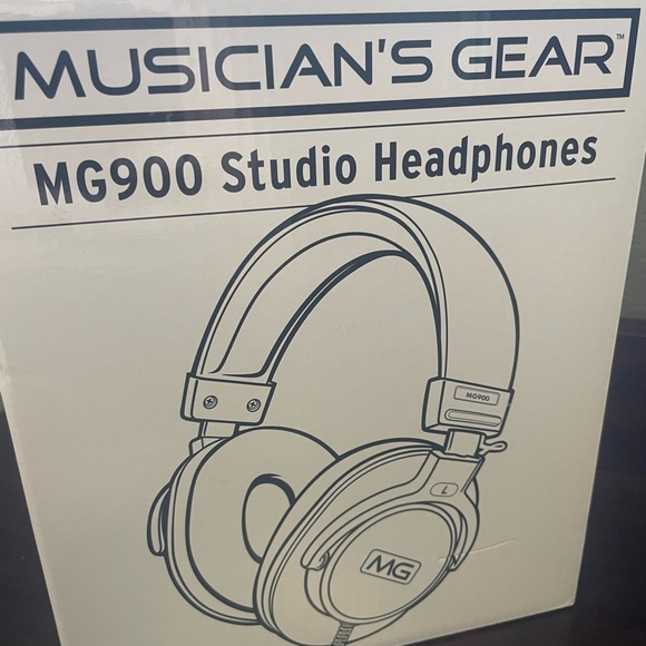 New MG900 studio headphones - plus keyboard and piano training CD - Picture 6 of 6